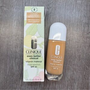Clinique Even Better Clinical Vitamin Makeup Foundation Light Medium Warm 2
